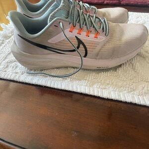 Nike Air Zoom Men's Athletic Shoes - Light Gray and Orange